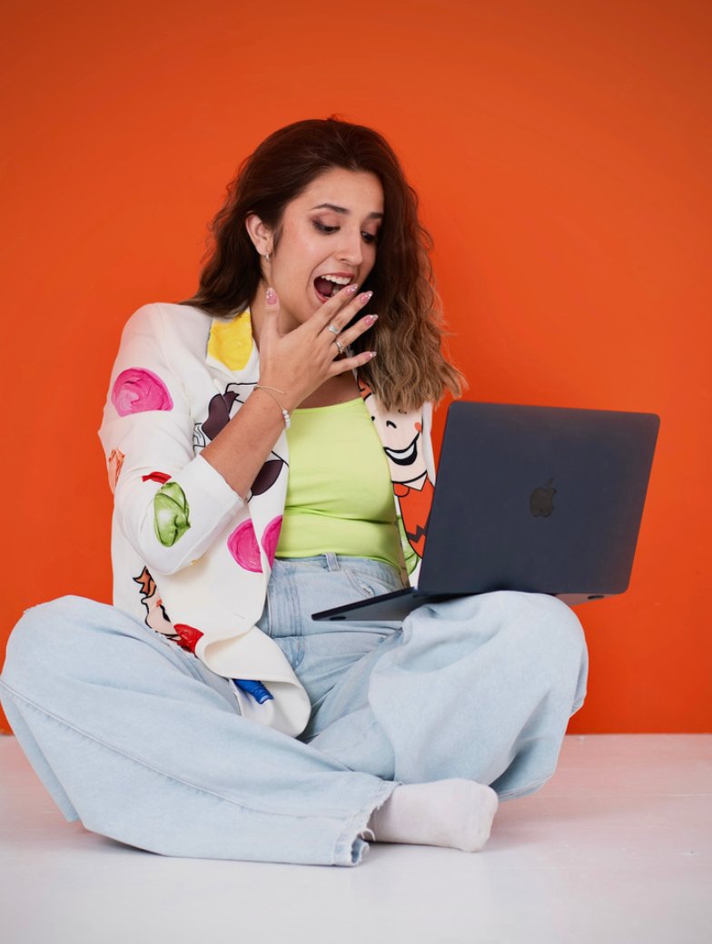 Laura Italo trabajando