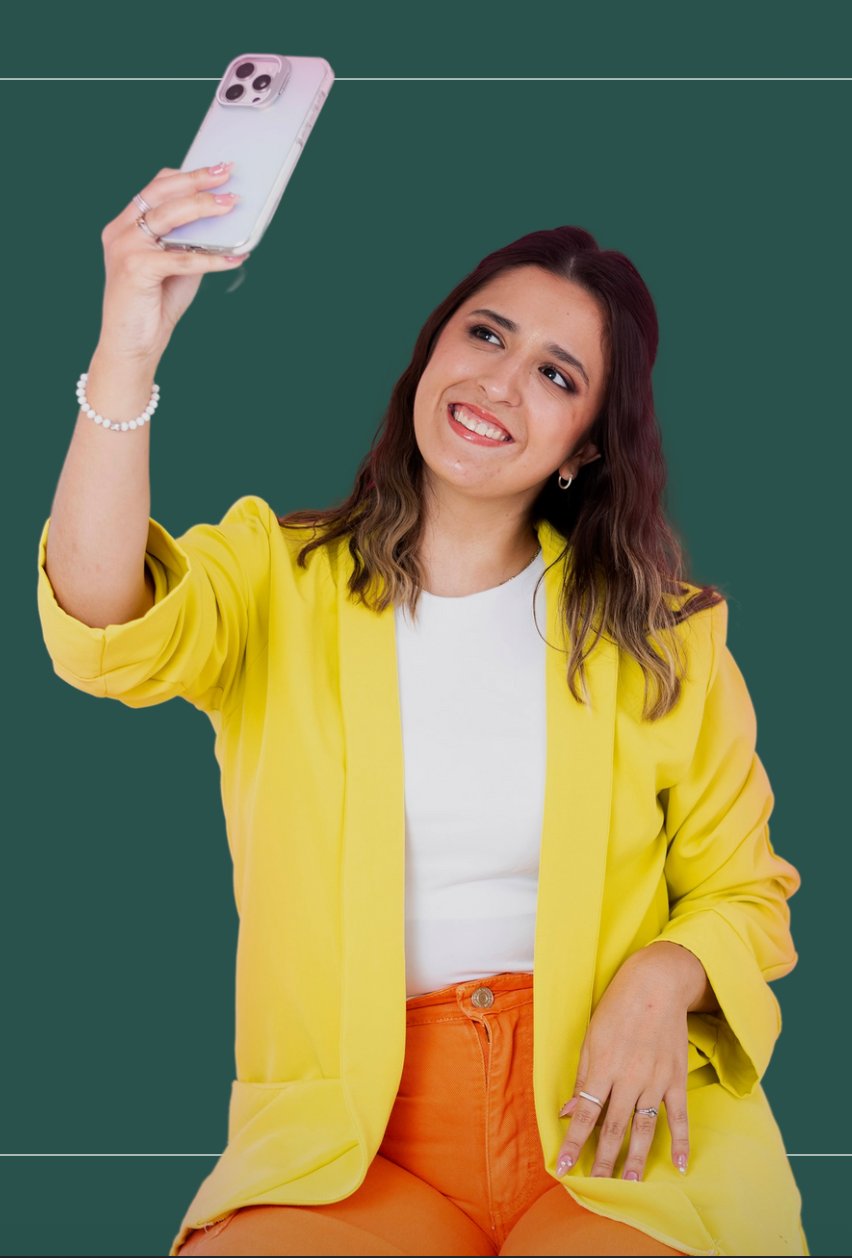 Laura grabando contenido